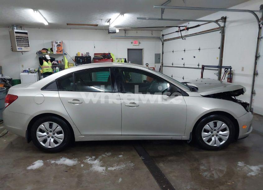 Photo 13 of 2014 Chevrolet Cruze LS AUTO (VIN 1G1PA5SG8E7419319)