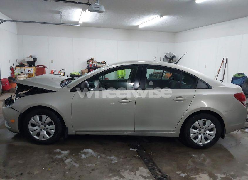 Photo 14 of 2014 Chevrolet Cruze LS AUTO (VIN 1G1PA5SG8E7419319)