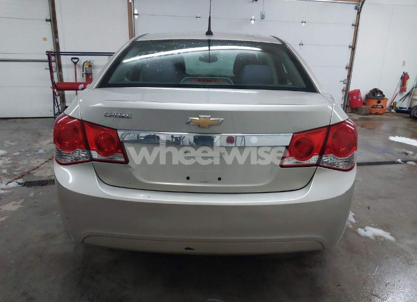 Photo 16 of 2014 Chevrolet Cruze LS AUTO (VIN 1G1PA5SG8E7419319)