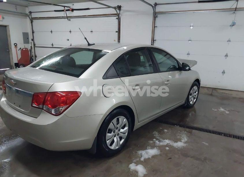 Photo 4 of 2014 Chevrolet Cruze LS AUTO (VIN 1G1PA5SG8E7419319)