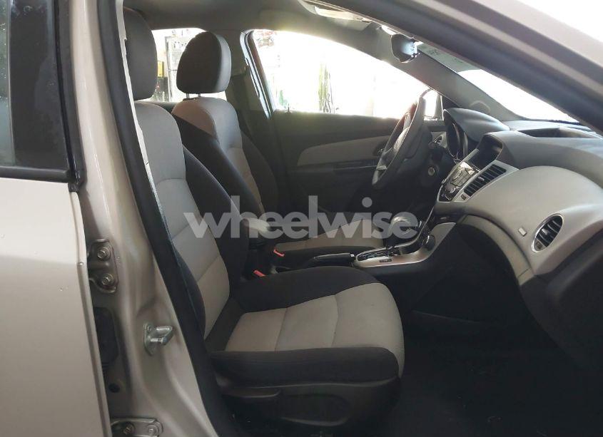 Photo 5 of 2014 Chevrolet Cruze LS AUTO (VIN 1G1PA5SG8E7419319)