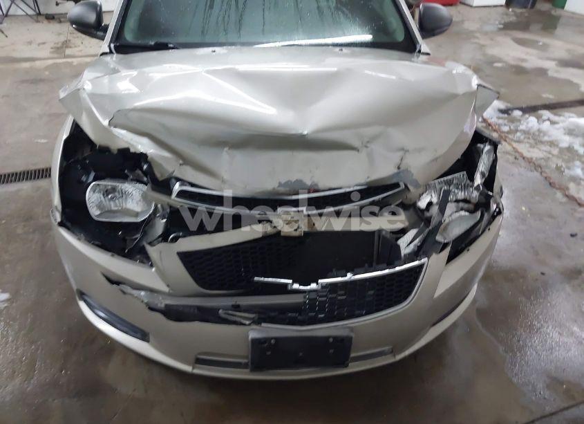 Photo 6 of 2014 Chevrolet Cruze LS AUTO (VIN 1G1PA5SG8E7419319)
