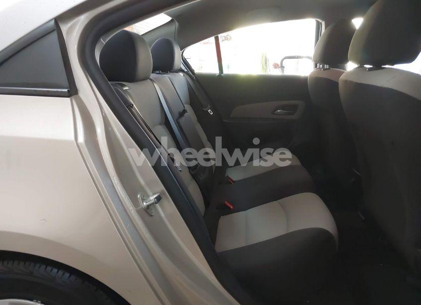 Photo 8 of 2014 Chevrolet Cruze LS AUTO (VIN 1G1PA5SG8E7419319)