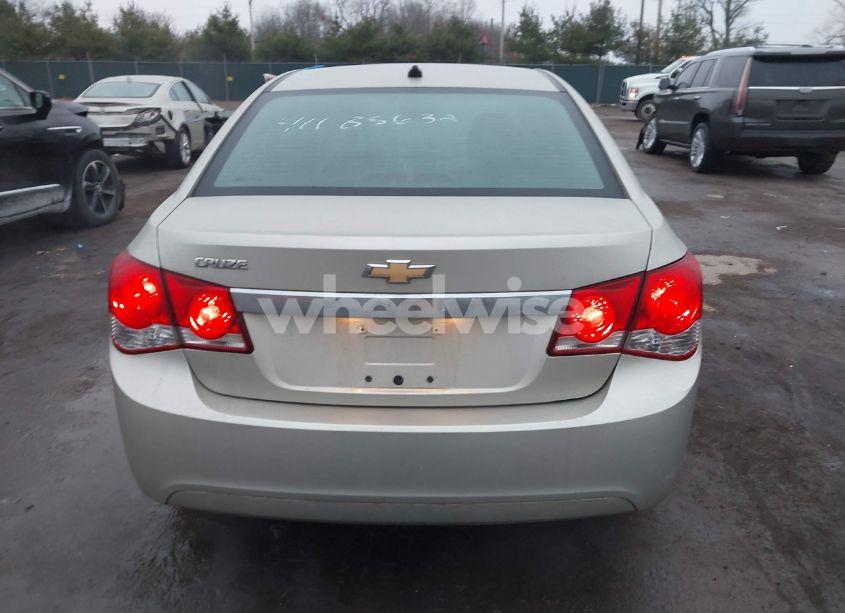 Photo 16 of 2014 Chevrolet Cruze LS AUTO (VIN 1G1PA5SG8E7429588)