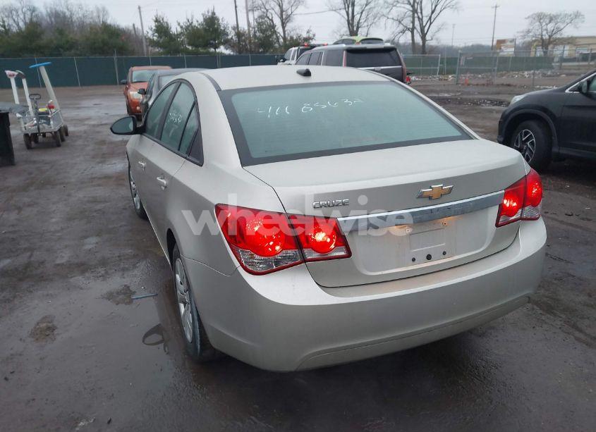 Photo 3 of 2014 Chevrolet Cruze LS AUTO (VIN 1G1PA5SG8E7429588)