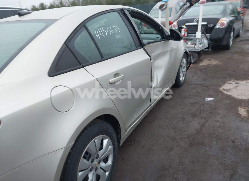 Photo 6 of 2014 Chevrolet Cruze LS AUTO (VIN 1G1PA5SG8E7429588)