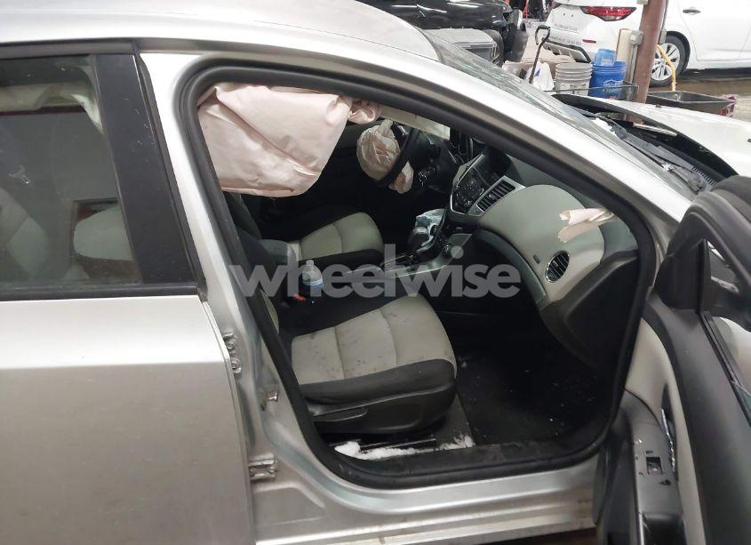 Photo 5 of 2014 Chevrolet Cruze LS AUTO (VIN 1G1PA5SG8E7443426)