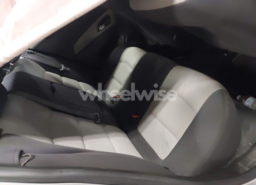 Photo 8 of 2014 Chevrolet Cruze LS AUTO (VIN 1G1PA5SG8E7443426)