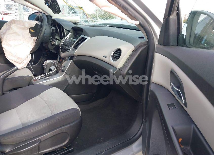 Photo 5 of 2014 Chevrolet Cruze LS AUTO (VIN 1G1PA5SG8E7457388)