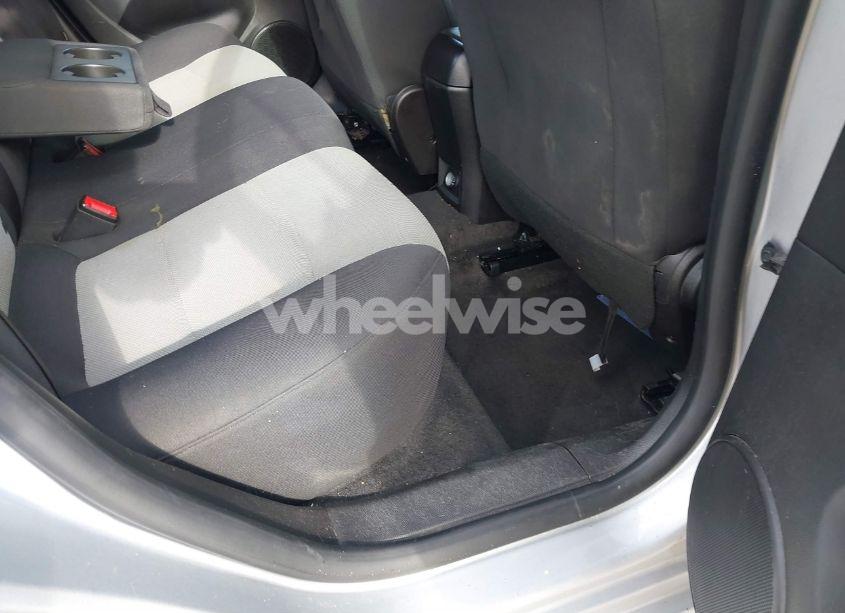 Photo 8 of 2014 Chevrolet Cruze LS AUTO (VIN 1G1PA5SG8E7457388)