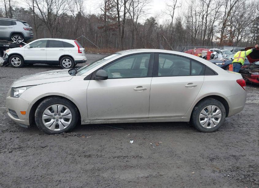 Photo 13 of 2014 Chevrolet Cruze LS AUTO (VIN 1G1PA5SG8E7485501)
