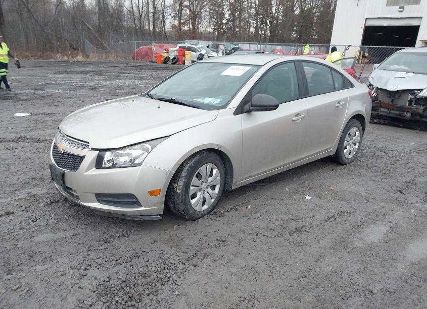 Photo 2 of 2014 Chevrolet Cruze LS AUTO (VIN 1G1PA5SG8E7485501)