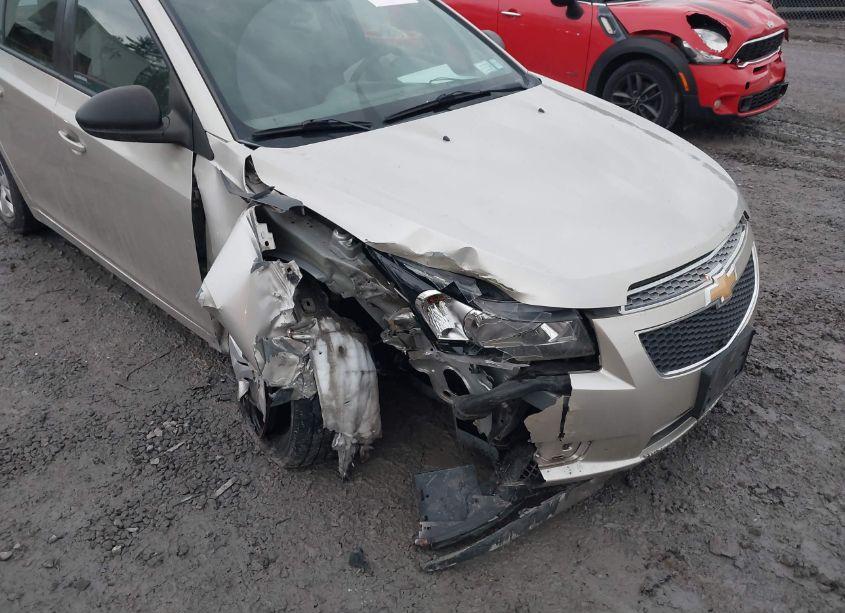 Photo 6 of 2014 Chevrolet Cruze LS AUTO (VIN 1G1PA5SG8E7485501)