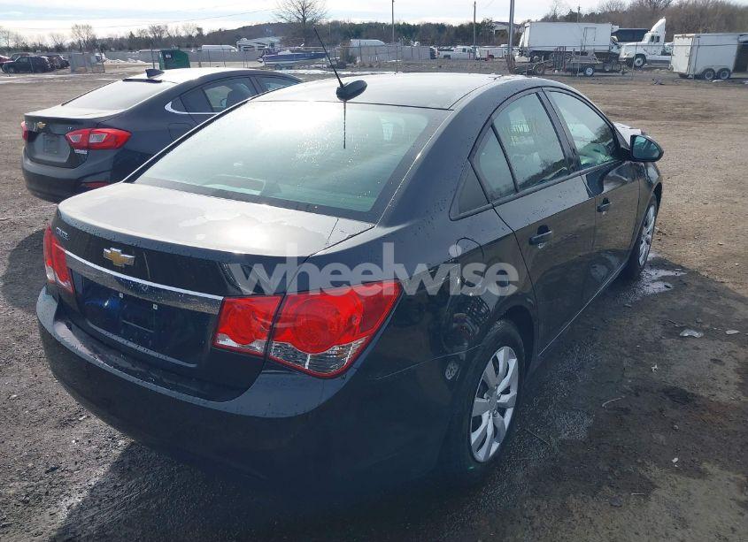Photo 4 of 2015 Chevrolet Cruze LS AUTO (VIN 1G1PA5SG8F7108863)