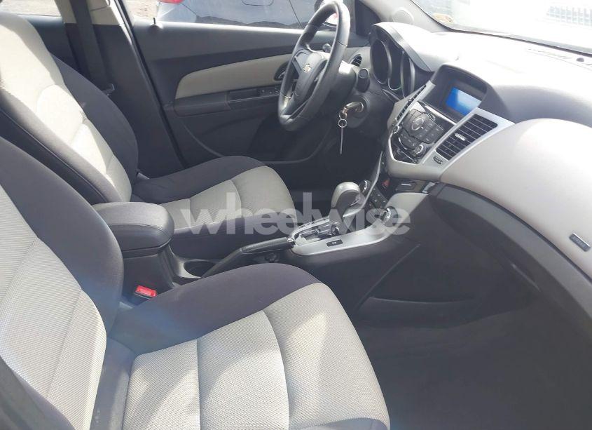 Photo 5 of 2015 Chevrolet Cruze LS AUTO (VIN 1G1PA5SG8F7108863)