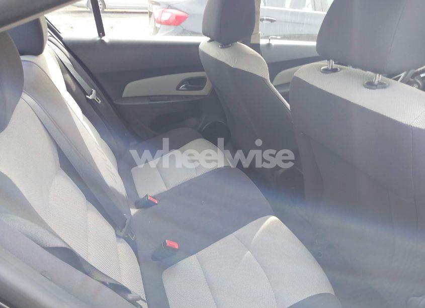 Photo 8 of 2015 Chevrolet Cruze LS AUTO (VIN 1G1PA5SG8F7108863)