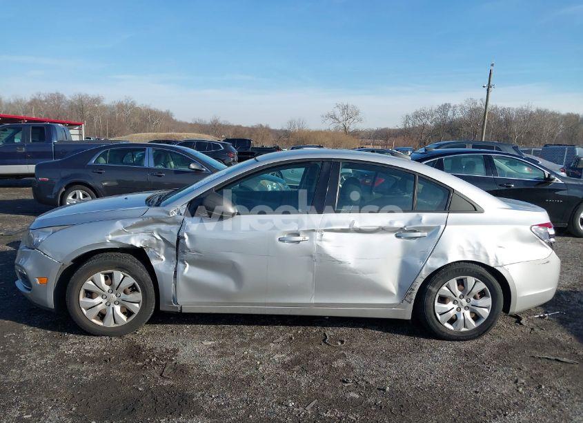 Photo 13 of 2015 Chevrolet Cruze LS AUTO (VIN 1G1PA5SG8F7262392)