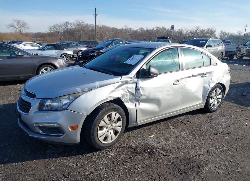 Photo 2 of 2015 Chevrolet Cruze LS AUTO (VIN 1G1PA5SG8F7262392)