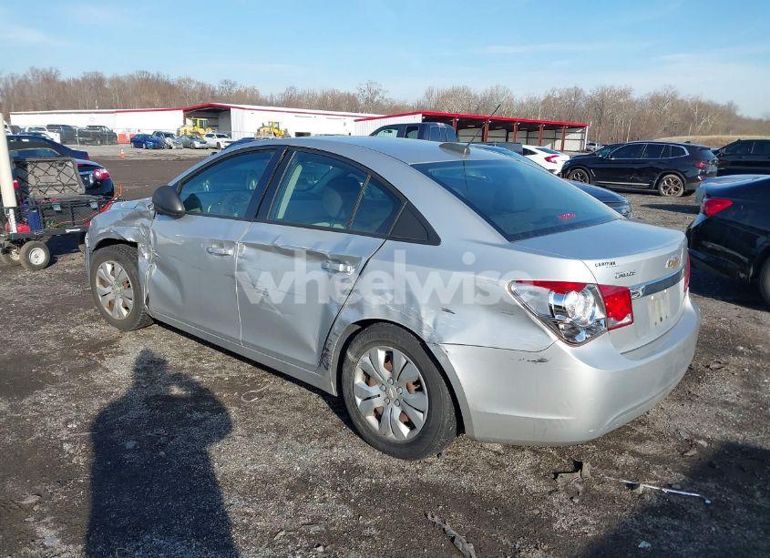 Photo 3 of 2015 Chevrolet Cruze LS AUTO (VIN 1G1PA5SG8F7262392)