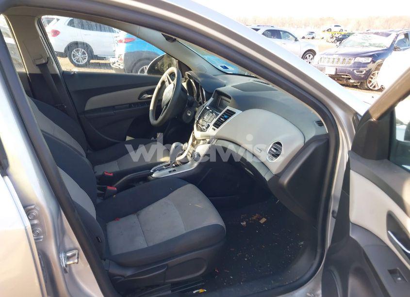 Photo 5 of 2015 Chevrolet Cruze LS AUTO (VIN 1G1PA5SG8F7262392)