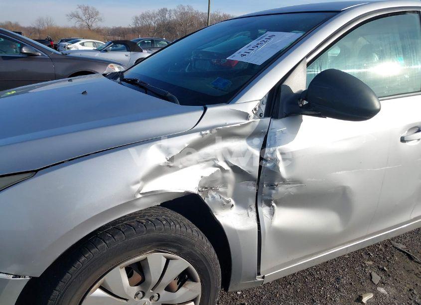 Photo 6 of 2015 Chevrolet Cruze LS AUTO (VIN 1G1PA5SG8F7262392)