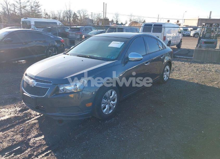 Photo 2 of 2013 Chevrolet Cruze LS AUTO (VIN 1G1PA5SG9D7131114)