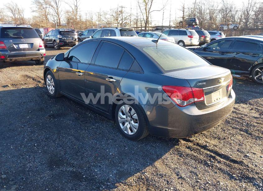 Photo 3 of 2013 Chevrolet Cruze LS AUTO (VIN 1G1PA5SG9D7131114)