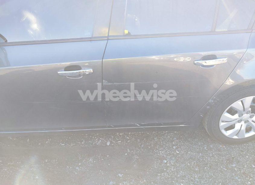 Photo 6 of 2013 Chevrolet Cruze LS AUTO (VIN 1G1PA5SG9D7131114)