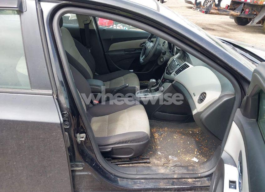 Photo 5 of 2013 Chevrolet Cruze LS AUTO (VIN 1G1PA5SG9D7158586)