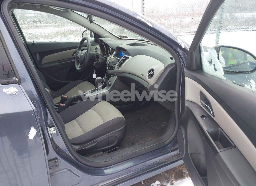 Photo 5 of 2013 Chevrolet Cruze LS AUTO (VIN 1G1PA5SG9D7160158)