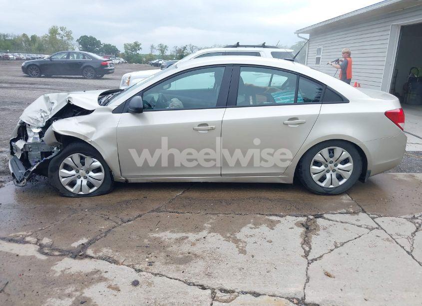 Photo 14 of 2013 Chevrolet Cruze LS AUTO (VIN 1G1PA5SG9D7210556)