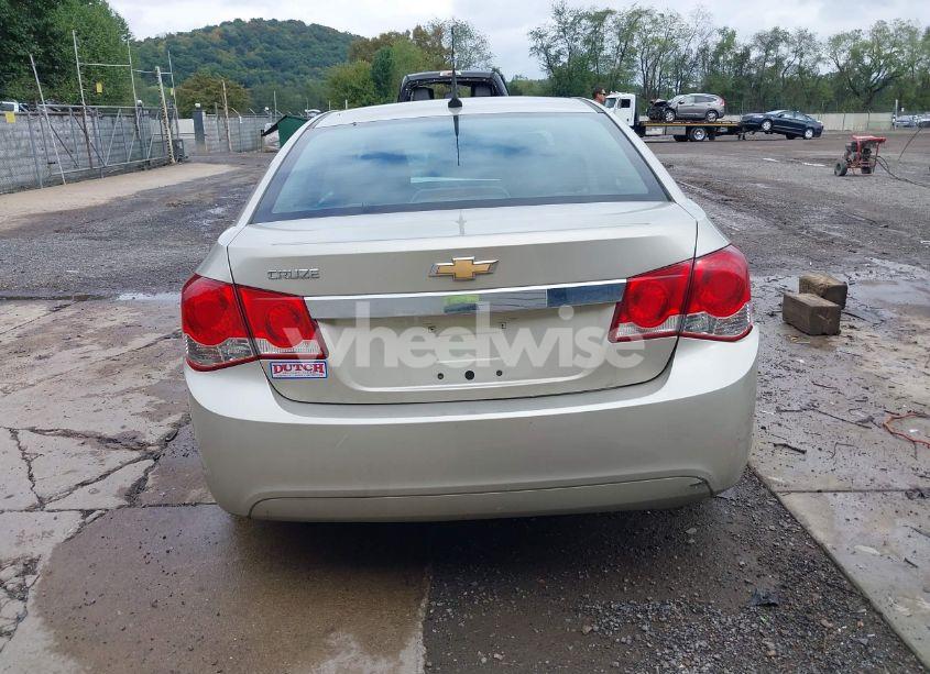 Photo 16 of 2013 Chevrolet Cruze LS AUTO (VIN 1G1PA5SG9D7210556)