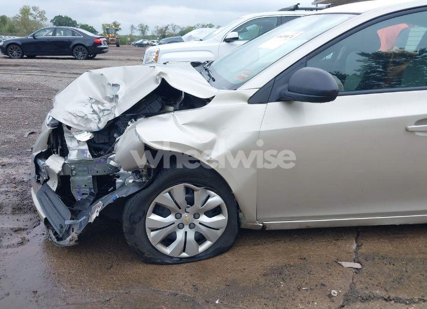 Photo 17 of 2013 Chevrolet Cruze LS AUTO (VIN 1G1PA5SG9D7210556)