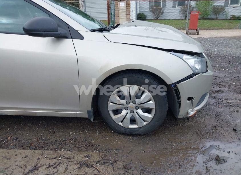 Photo 18 of 2013 Chevrolet Cruze LS AUTO (VIN 1G1PA5SG9D7210556)