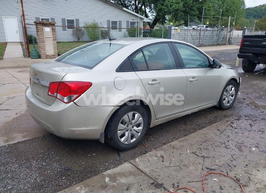 Photo 4 of 2013 Chevrolet Cruze LS AUTO (VIN 1G1PA5SG9D7210556)