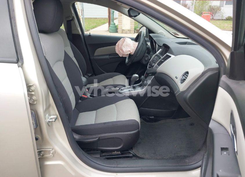 Photo 8 of 2013 Chevrolet Cruze LS AUTO (VIN 1G1PA5SG9D7210556)