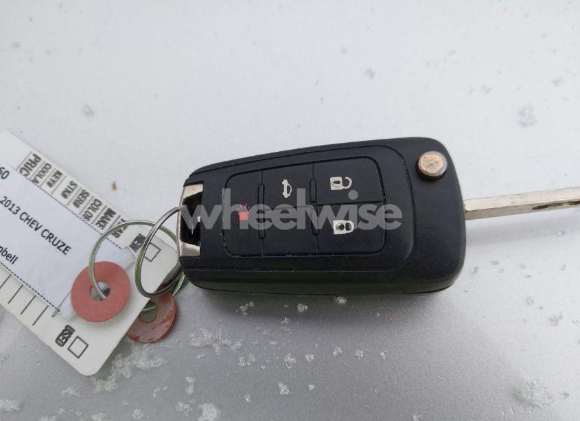 Photo 11 of 2013 Chevrolet Cruze LS AUTO (VIN 1G1PA5SG9D7210668)