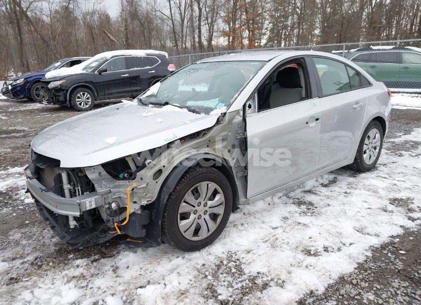 Photo 2 of 2013 Chevrolet Cruze LS AUTO (VIN 1G1PA5SG9D7210668)