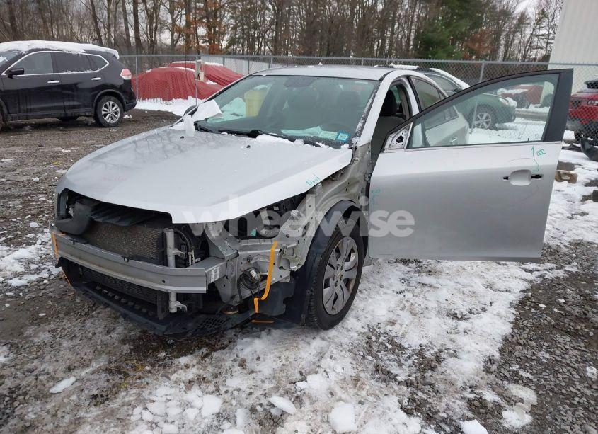 Photo 6 of 2013 Chevrolet Cruze LS AUTO (VIN 1G1PA5SG9D7210668)