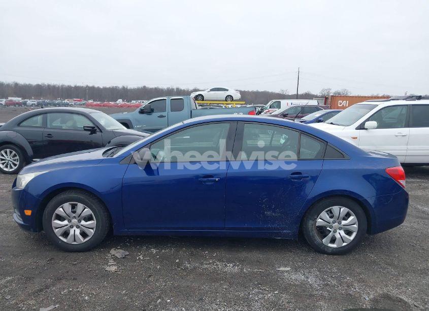 Photo 14 of 2013 Chevrolet Cruze LS AUTO (VIN 1G1PA5SG9D7218480)