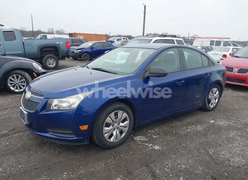 Photo 2 of 2013 Chevrolet Cruze LS AUTO (VIN 1G1PA5SG9D7218480)
