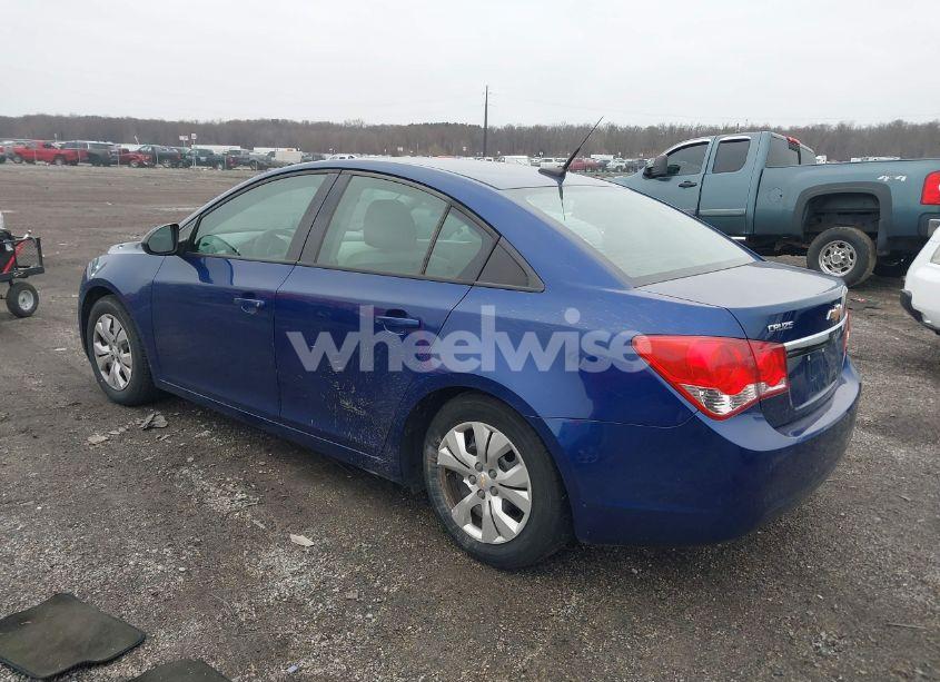 Photo 3 of 2013 Chevrolet Cruze LS AUTO (VIN 1G1PA5SG9D7218480)