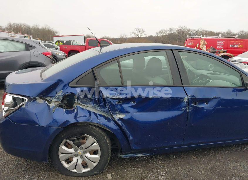 Photo 6 of 2013 Chevrolet Cruze LS AUTO (VIN 1G1PA5SG9D7218480)