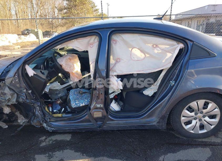 Photo 15 of 2013 Chevrolet Cruze LS AUTO (VIN 1G1PA5SG9D7269283)