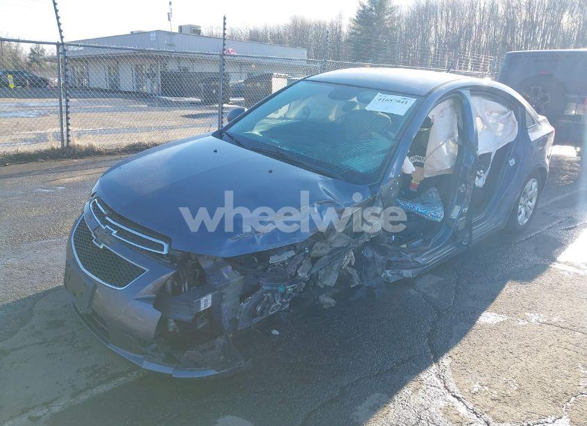 Photo 2 of 2013 Chevrolet Cruze LS AUTO (VIN 1G1PA5SG9D7269283)