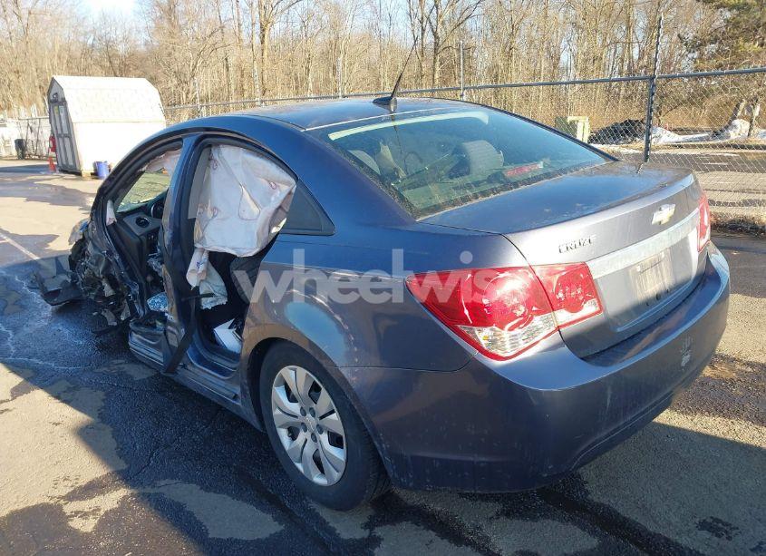 Photo 3 of 2013 Chevrolet Cruze LS AUTO (VIN 1G1PA5SG9D7269283)