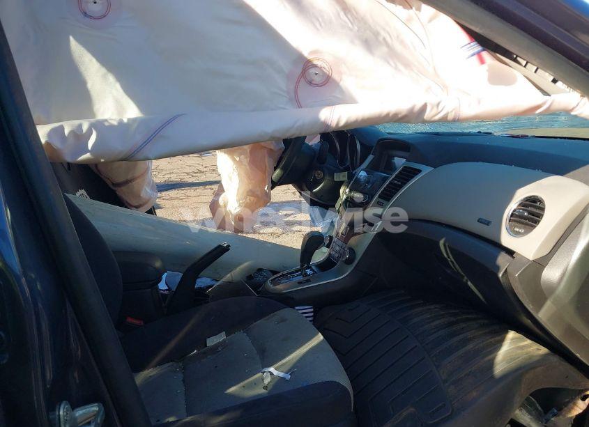 Photo 5 of 2013 Chevrolet Cruze LS AUTO (VIN 1G1PA5SG9D7269283)