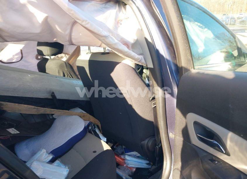 Photo 8 of 2013 Chevrolet Cruze LS AUTO (VIN 1G1PA5SG9D7269283)