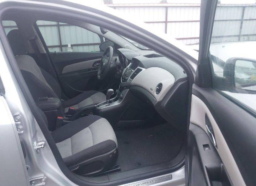 Photo 5 of 2013 Chevrolet Cruze LS AUTO (VIN 1G1PA5SG9D7279960)