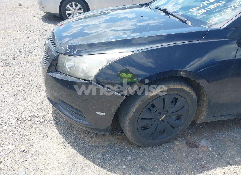 Photo 6 of 2013 Chevrolet Cruze LS AUTO (VIN 1G1PA5SG9D7280381)